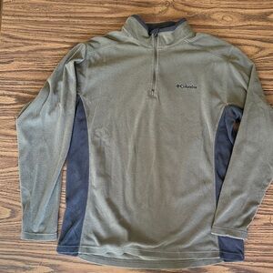 Columbia Two-Tone Green and Black Pullover